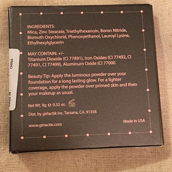 Girlactik • Luminous Face Powder - Picture 4 of 4